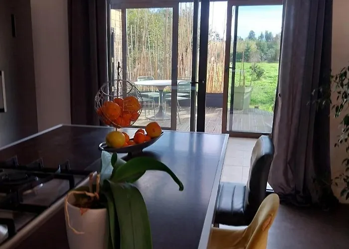 Maison A La Campagne A Quelques Kilometres De La *