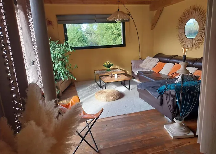 Maison A La Campagne A Quelques Kilometres De La *
